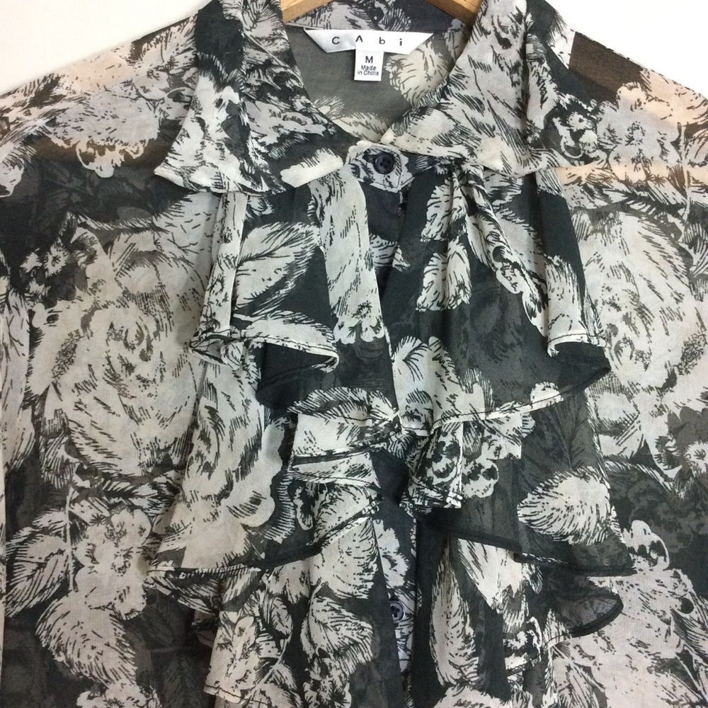 New CAbi BLACK GRAY Sheer FLORAL BLOUSE Sz MEDIUM - Picture 8 of 8